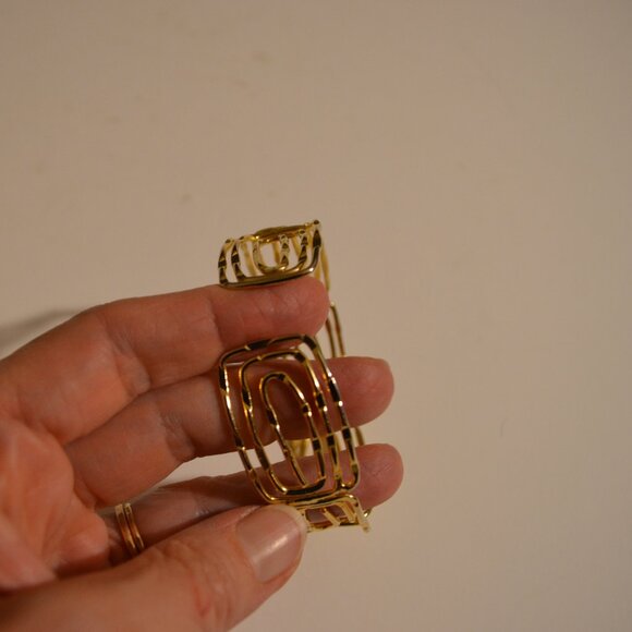Bracelet Unnamed Gold Wire Bended in Rectangular Swirls Chain Gap of Opening OS - Picture 3 of 8